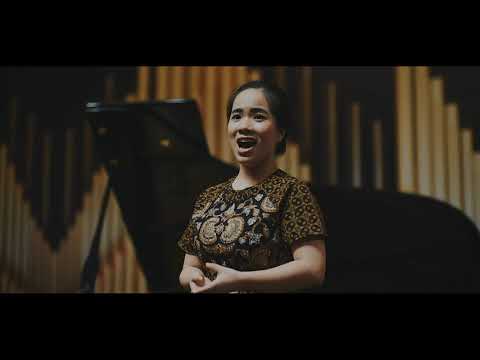 Pantang Mundur performed by Stasia & Filda Salim