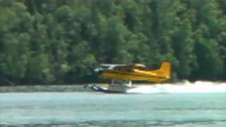 preview picture of video 'Cessna 185 Amphib. Taxi & Take-off Run'
