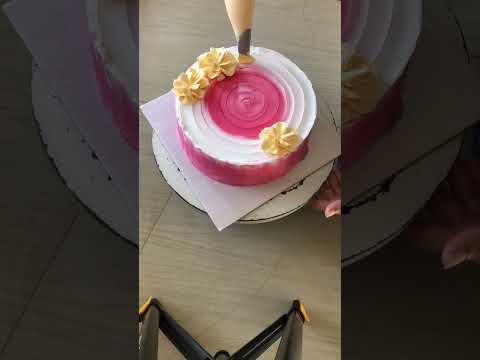 #1kg Green apple cake￼#cakelovers110 #cakelovers110 #lifeisbutadream #viralcake #birthdaycake