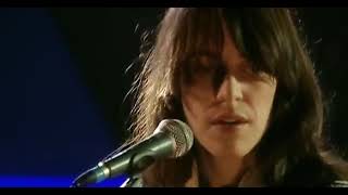 FEIST LIVE! One evening. Canadian Leslie Feist.