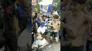 Download lagu PERSIB JUARA ‼️ BOBOTOH FT SENIMAN ANGIN HALO HALO BANDUNG VERSI BASURI #telolet #persib #fypシ #fyp mp3