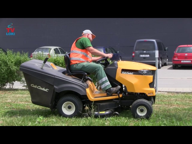 Cub Cadet XT1 OR106 Petrol Riding Lawn Tractor 547 cc – 106 cm Cut, Hydrostatic, 320 L Rear Collector