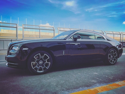 Rolls-Royce Wraith Black Badge raced on track