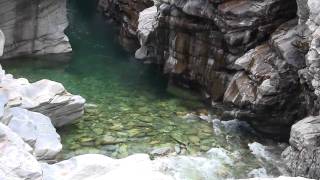 preview picture of video 'Val Maggia. Ponte Brolla TI Suisse.'