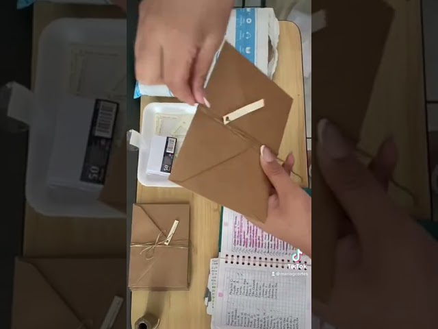 Vídeo relacionado con Kcgani 1 paquete de papel en blanco con varillas de madera, pergaminos de papel en blanco envueltos en barra de madera para escribir, dibujar, caligrafía, votos de boda, accesorio de cosplay