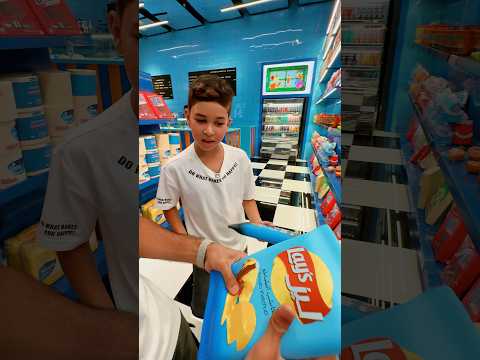 انصدم الطفل الصغير بعد ما دخل محل غير حقيقي 💔🔥😱 !؟