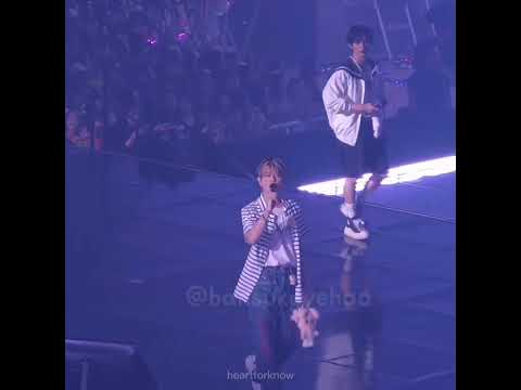 leeknow keep looking for seungmin the entire concert 😫 #leeknow #seungmin #2min #run_it_seoul #skz