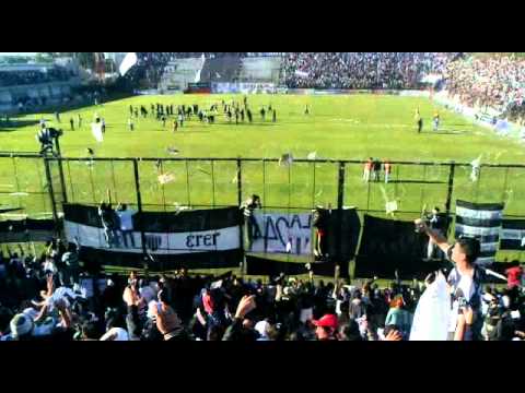 "recibimiento chaco for ever final" Barra: Los Negritos &bull; Club: Chaco For Ever