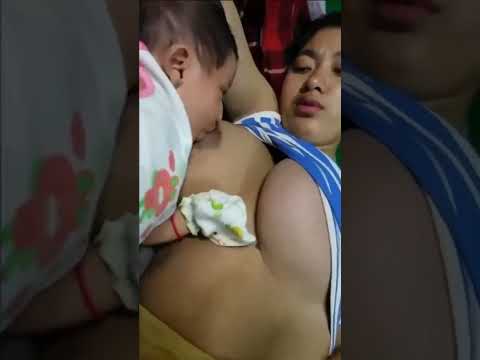 Ibu Muda Menyusui Susunya Besar #breastfeeding #ibumenyusui #shorts