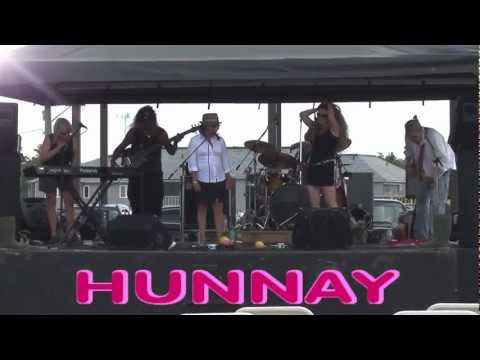 Hunnay at Wasaga Beach