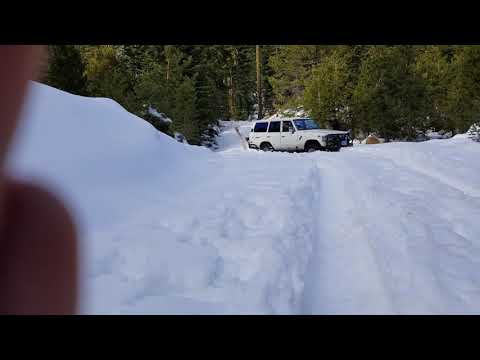 FJ62 in the snow. warn to the rescue.