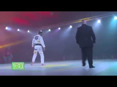 AJ Agazarm versus Vagner Rocha - Vagner kicks AJ