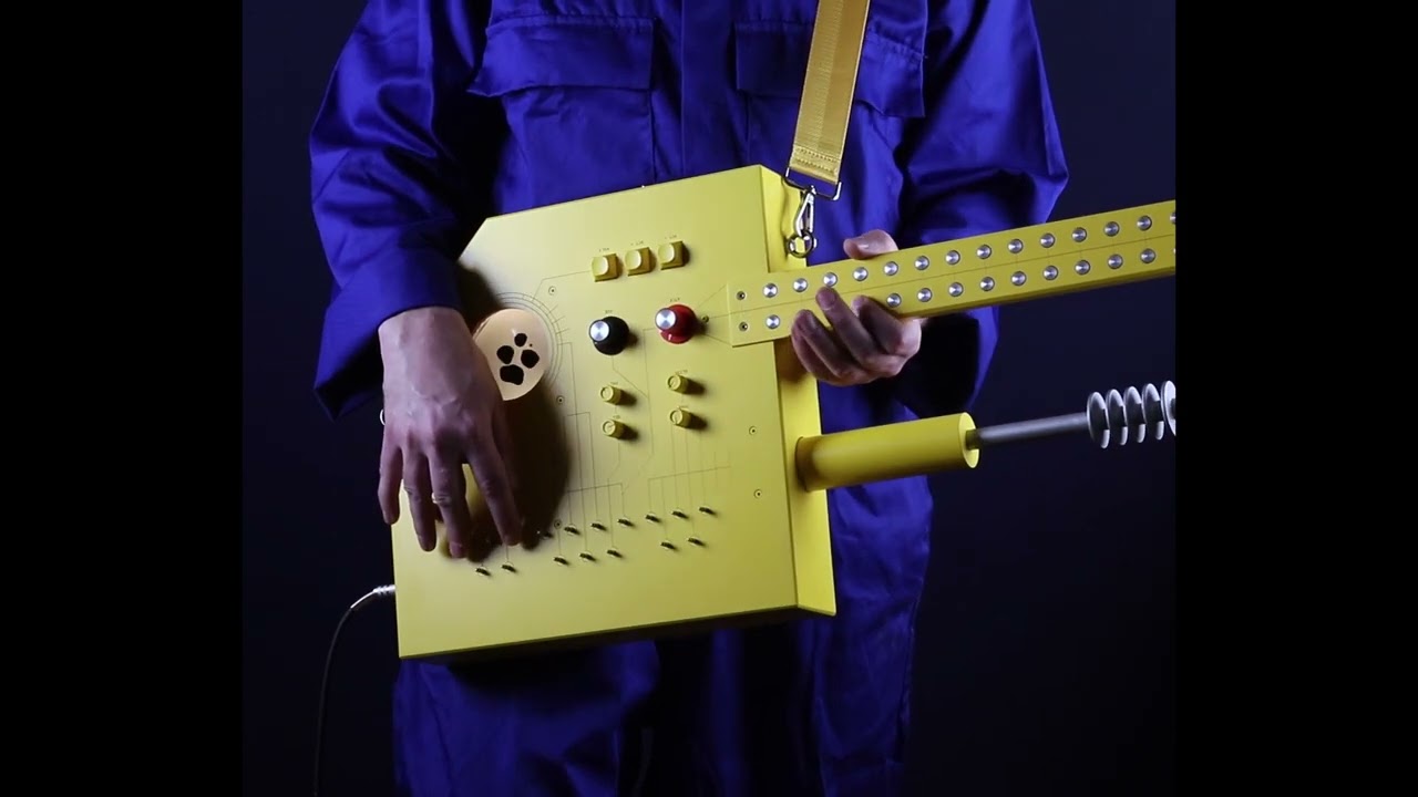 Extraterrestrial guitar thing - YouTube