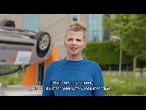 Uw auto vliegt op de kop. Hoe komt u er veilig uit?