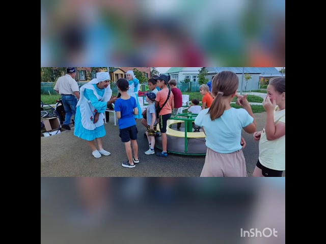 Балык Бистәсе китапханәсе хезмәткәрләре "Безнең ишегалды уеннары"дигән үңел ачу программасы үткәрделәр