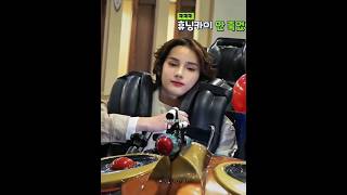 Download lagu they did not have to look that beautiful while riding a roller coaster😫 #txt mp3 Download lagu they did not have to look that beautiful while riding a roller coaster😫 #txt mp3