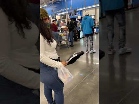 Atlanta Woman Gets her wig snatched off at Walmart #Shorts Walmart