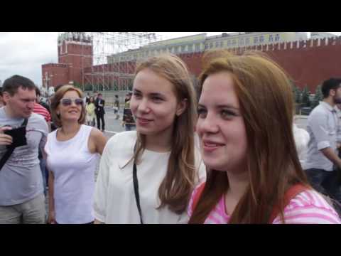 Russian people sing Russian national anthem (subtitles)