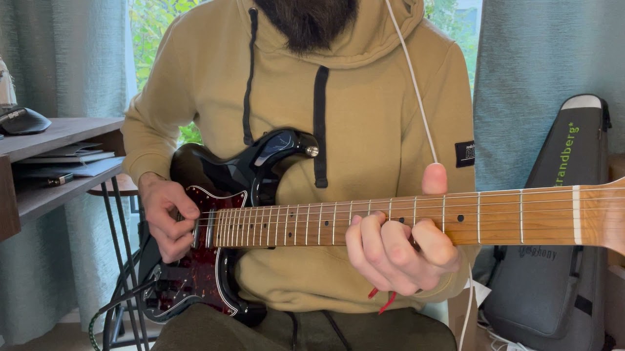 Roberto Barlocci playing the Crazy Train intro riff on electric guitar