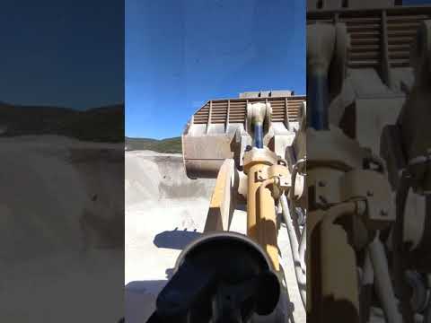 CAT 980C Wheel Loader Loading Man Track