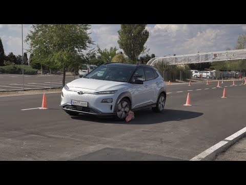 Hyundai Kona Eléctrico 2018 – Maniobra de esquiva (moose test) y eslalon | km77.com