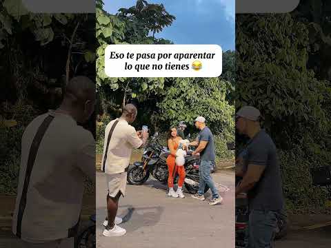 Eso le pasa por aparentar lo que no tiene #viral #moto #comedia #humor #youtube #pareja #shortvideo