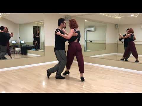 Tango 402: Giro w Enrosque