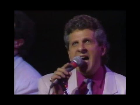 Johnny Maestro & Brooklyn Bridge - "16 Candles"  Live - 1990