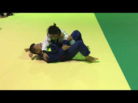 20代女性と50代男性のスパーリング｜埼玉県 上尾 桶川 格闘技ジム ブラジリアン柔術アカデミーRJJ