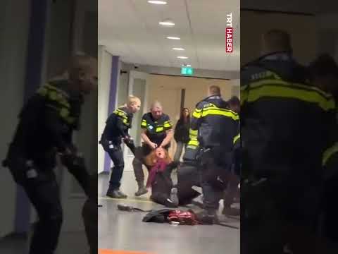Hollanda polisi, sınır dışı edilmek üzere bekleyen Gazzeli bir kişi ve hamile eşine şiddet uyguladı