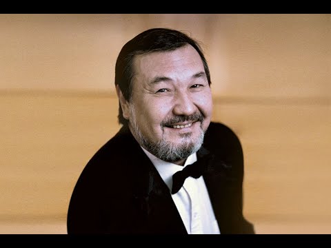 Bulat Minzhilkiev sings Kyrgyz song Ata-Meken" (Fatherland)