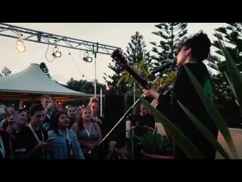 Alessia Cara - Stay (LIVE at iHeartRadio)