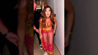 Nancy ajram after concert نانسي عجرم خلعت حذائها بعد حفلة