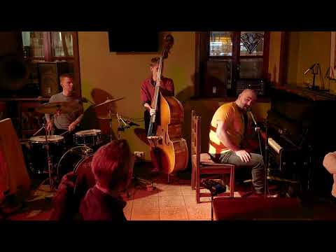 Pavel Arakelian -Time is flowing (Live in Uzupio Kavine, Vilnius)