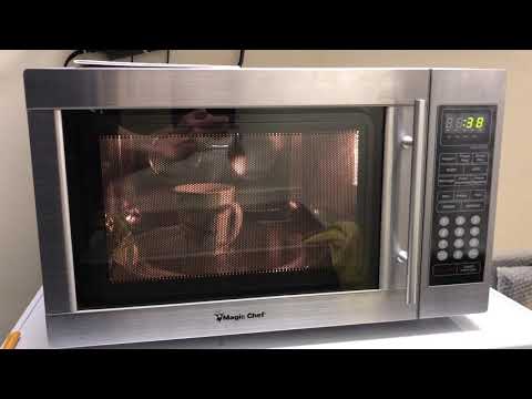 Magic Chef MCD1311ST Microwave Demonstration