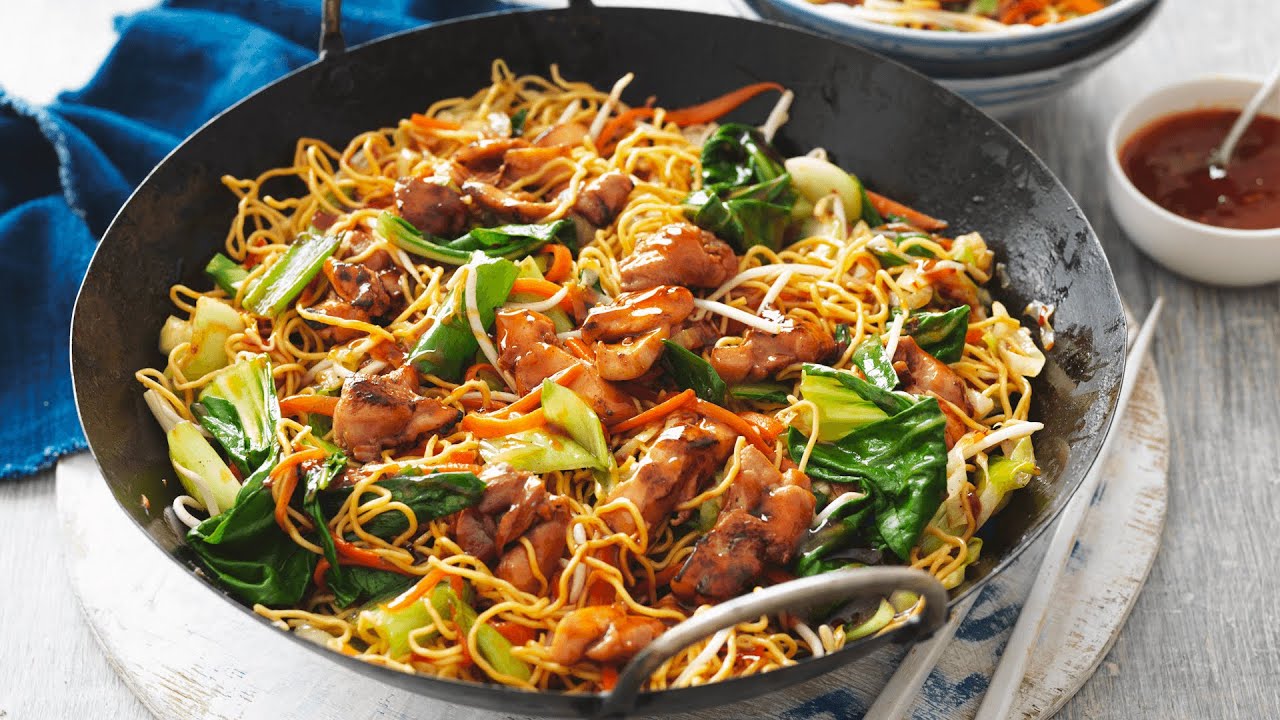 watch video Chicken Chow Mein