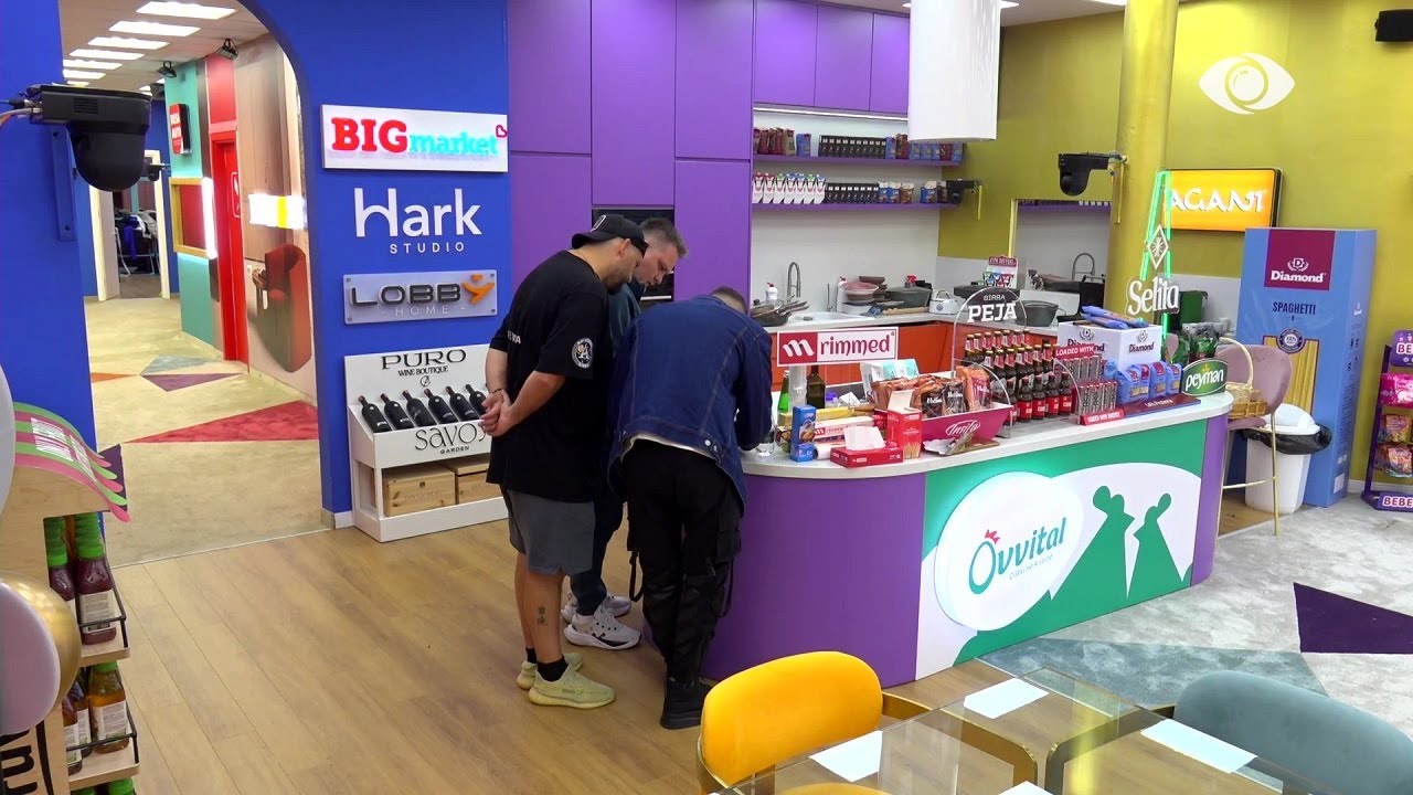 “Hiq Eglën dhe vendos Erjolën…”/ Banorët ndërrojnë vargjet e këngës që po krijojnë