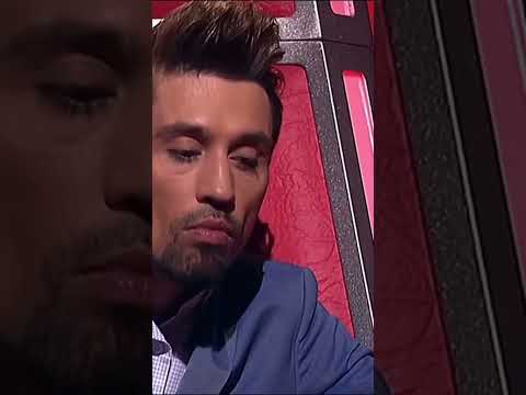 Никто не понял, кто поёт песню🥶 #голос #shorts