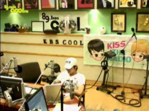 110810 Hyuk and bottle