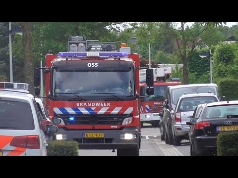 Prio 1 TS 21-3131 HW 21-3151 met spoed naar woningbrand in Oss