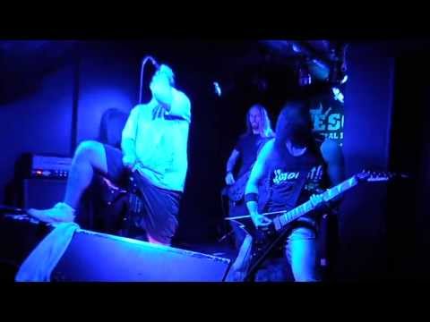 dystrust - life goes on live @ escape