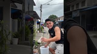 Download lagu Tuan sibuk pilih ikan, Oyen pula dah susun rancangan nak makan percuma! #Oyen #LawakAI #FYP mp3