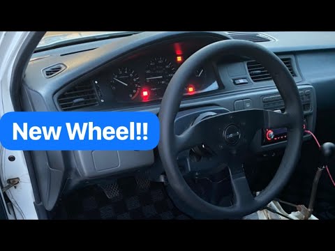 Eg Civic gets new momo steering wheel!