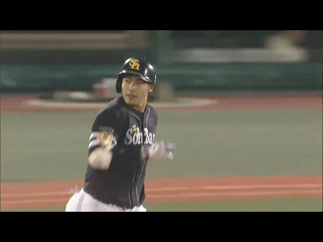 【5回表】これがホークス・柳田のパワー!! 泳ぎかけてもスタンドへ運んだ26号3ランホームラン 2015/8/22 E-H