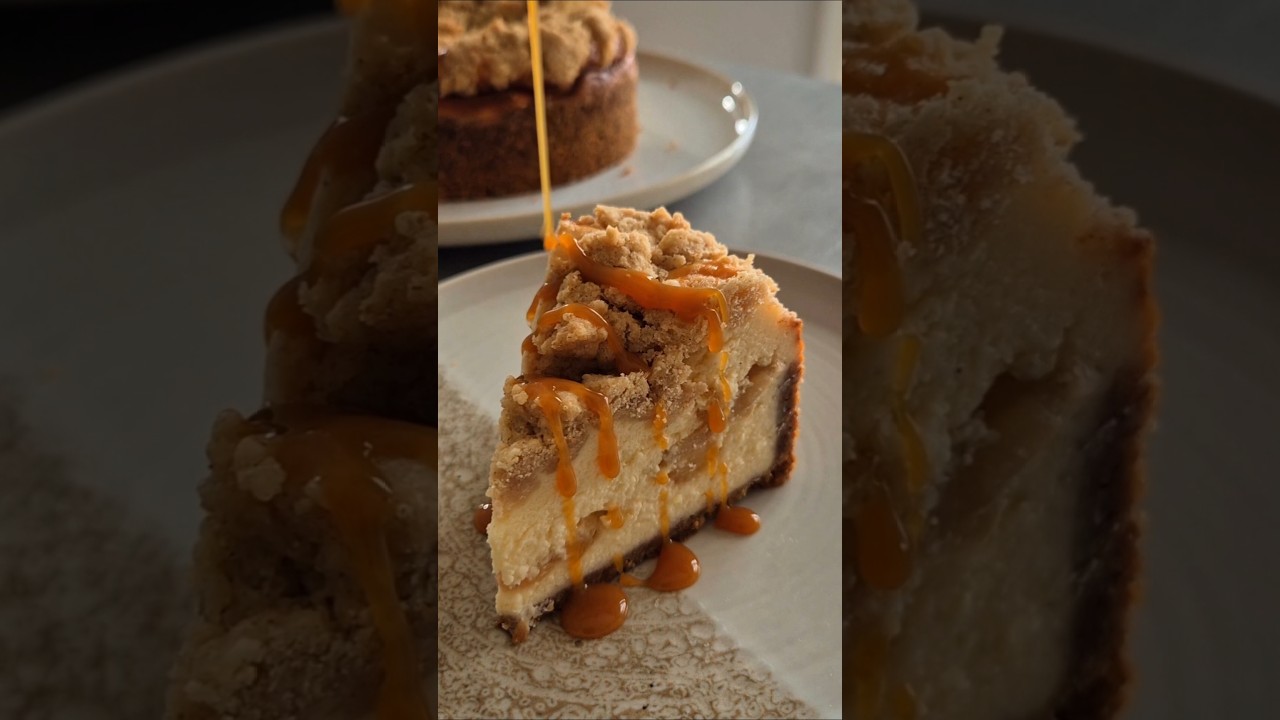 YouTube-Video: Apple Crumble Cheesecake mit Zimtäpfeln und Karamellsauce