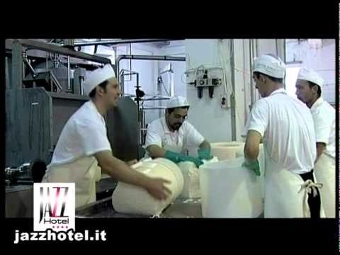 Formaggi Sardegna (clip 1)  Pecorino Romano.ts