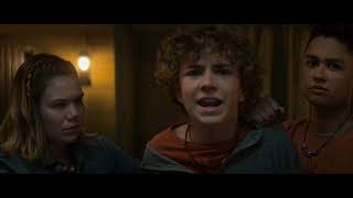 La nuit, aux toilettes, Percy est violent� par Clarisse