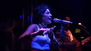 Melek Mosso - Vursalar Ölemem ( Canlı Performans )