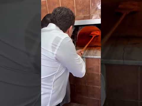 Eski Bakan Tunç, İstanbul’da hemşehrilerini ziyaret edip taş fırında pide yaptı