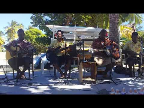 Plantation Island Resort String Band - Voqa Ni Domo Talei (Cover)